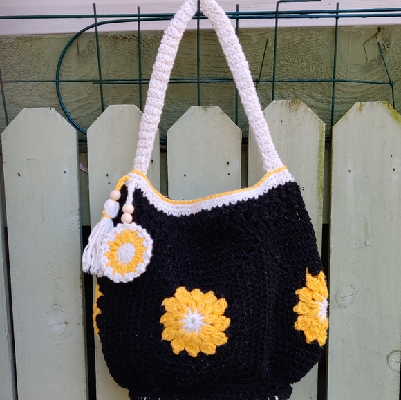Handmade Crochet Mini Hand Bag - Picture 3 of 12